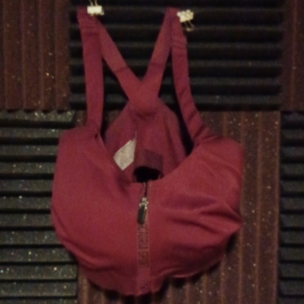 Women's Victoria Secret Sports bra, size 34DDD, high support,  zipper front